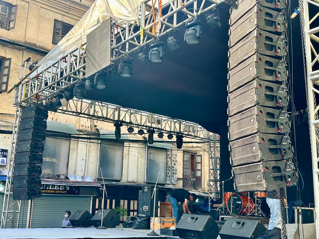 Large scale event sound and trussing production